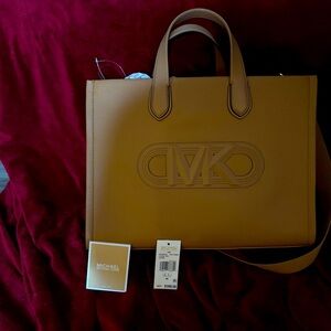 Michael kors purse brand new with tags